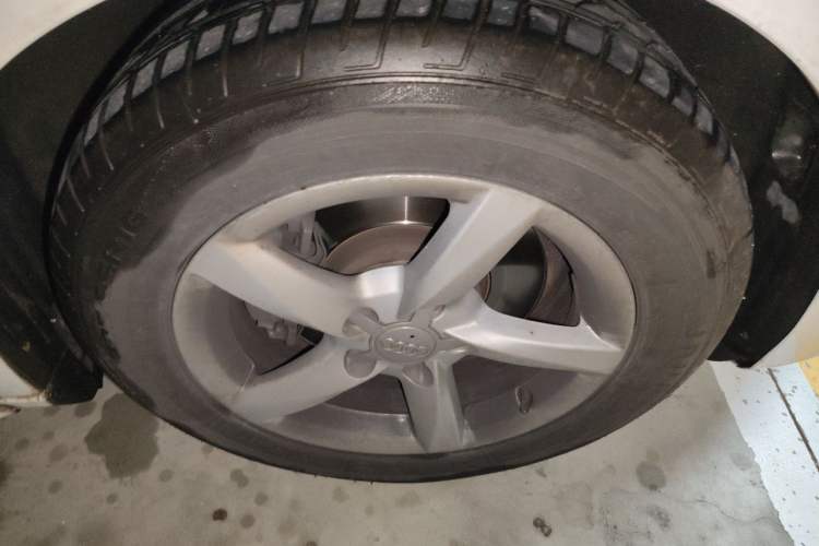 Used Audi A4L 2015 35 TFSI Automatic Standard Model Right Front Wheel Hub
