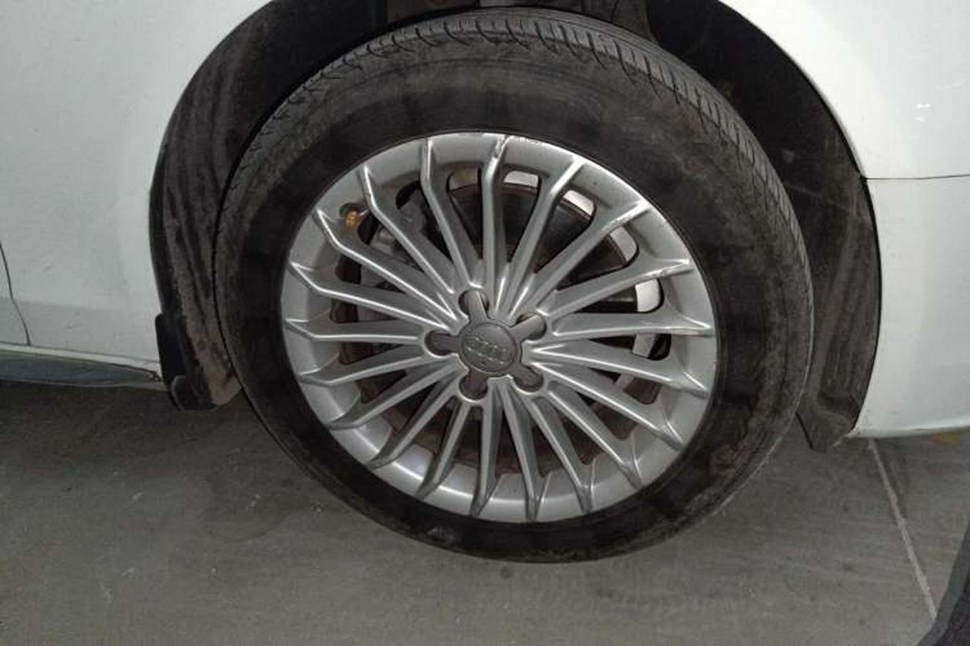 Used Audi A4L 2015 35 TFSI Automatic Comfort Model Right Front Wheel Hub