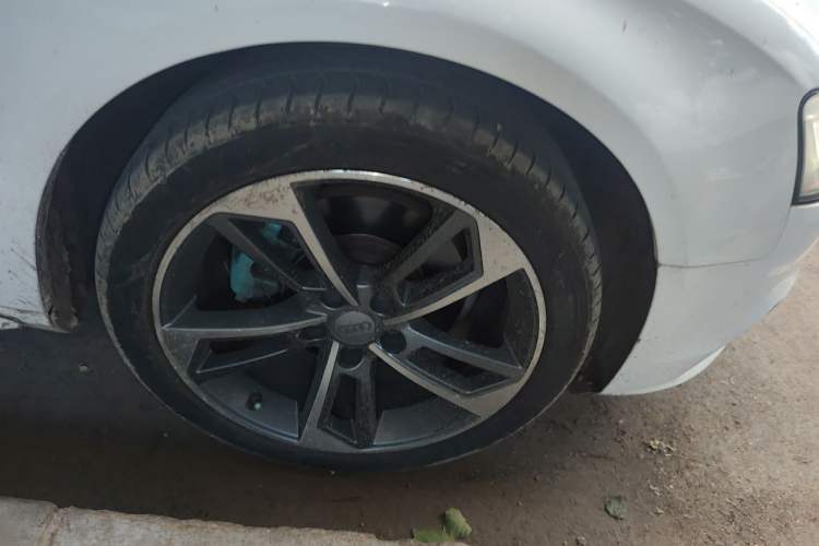 Used Audi A4L 2015 35 TFSI Automatic Standard Model Right Front Wheel Hub