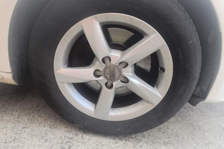 Used Audi A4L 2015 35 TFSI Automatic Standard Model Right Front Wheel Hub