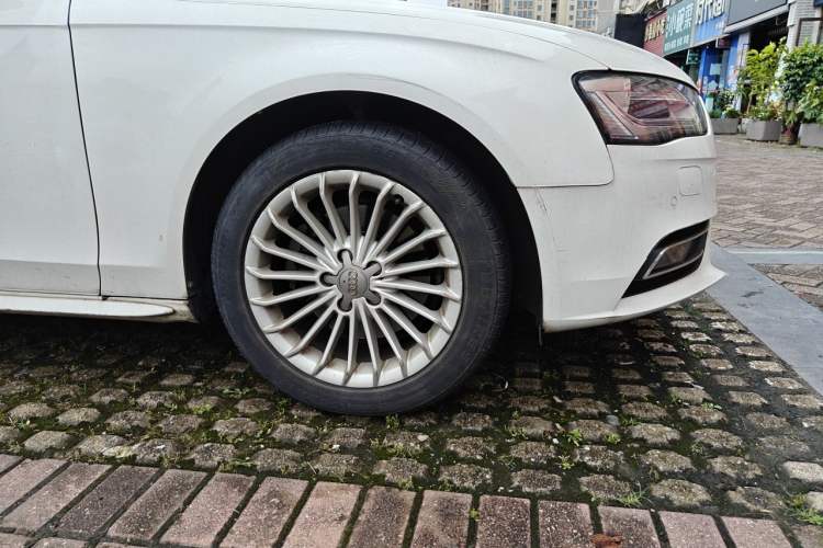 Used Audi A4L 2015 35 TFSI Automatic Comfort Model Right Front Wheel Hub