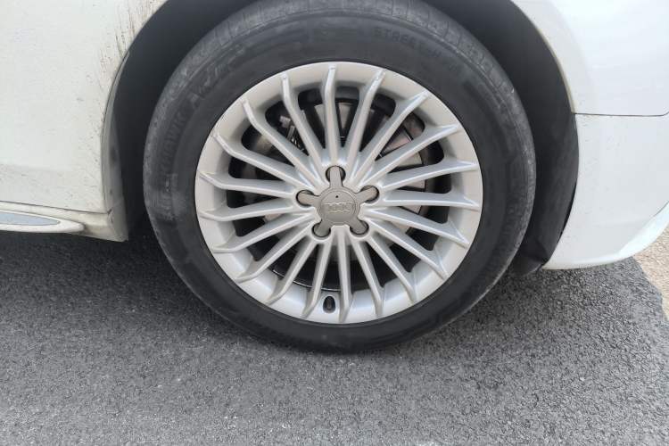 Used Audi A4L 2015 35 TFSI Automatic Comfort Model Right Front Wheel Hub