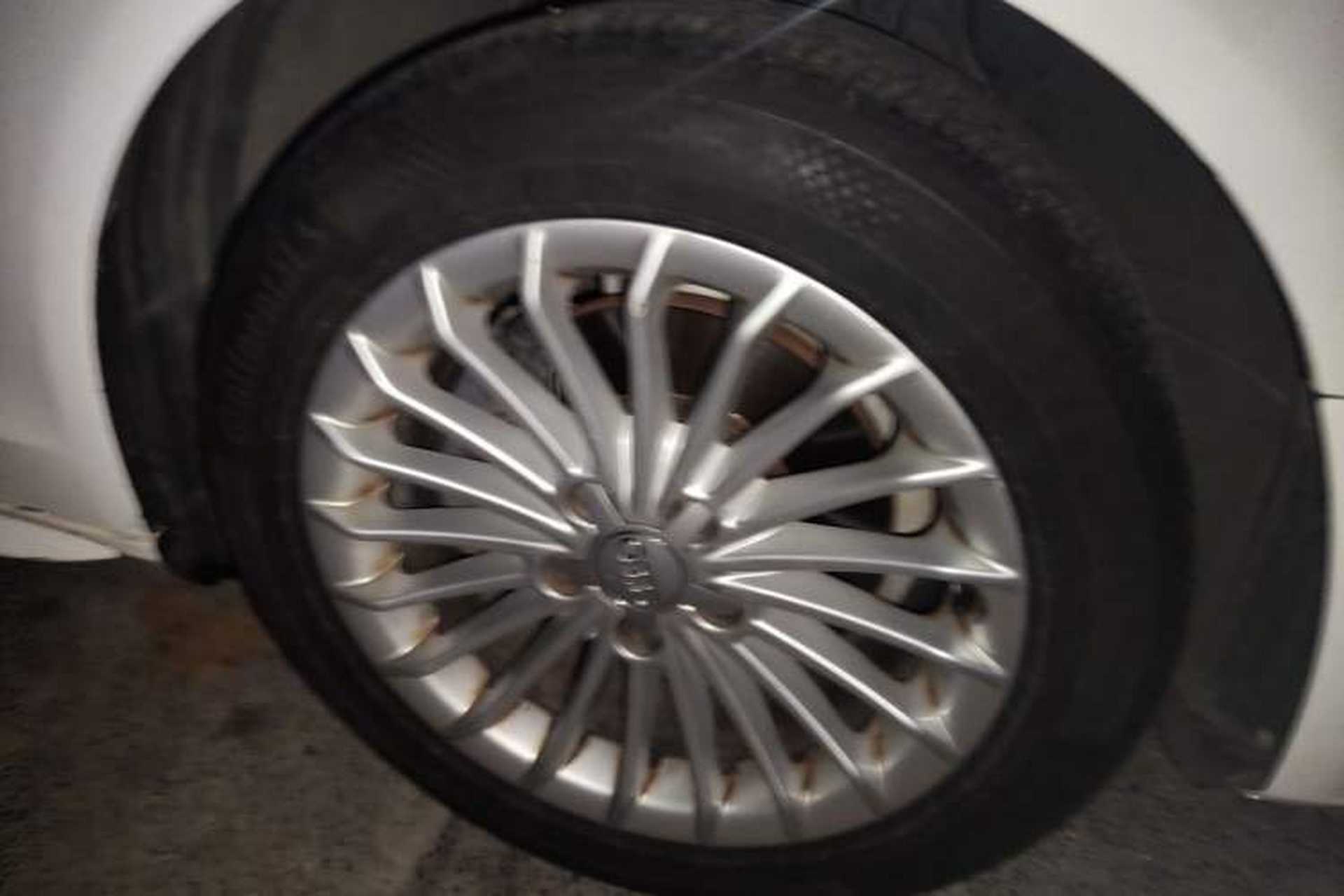Used Audi A4L 2015 35 TFSI Automatic Comfort Model Right Front Wheel Hub