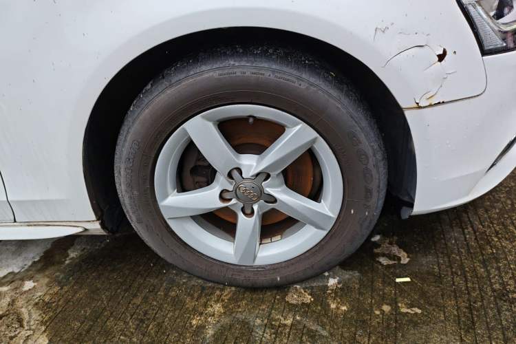 Used Audi A4L 2015 35 TFSI Automatic Standard Model Right Front Wheel Hub