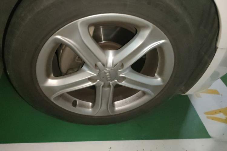 Used Audi A4L 2015 45 TFSI quattro Individual Sport Edition Right Front Wheel Hub