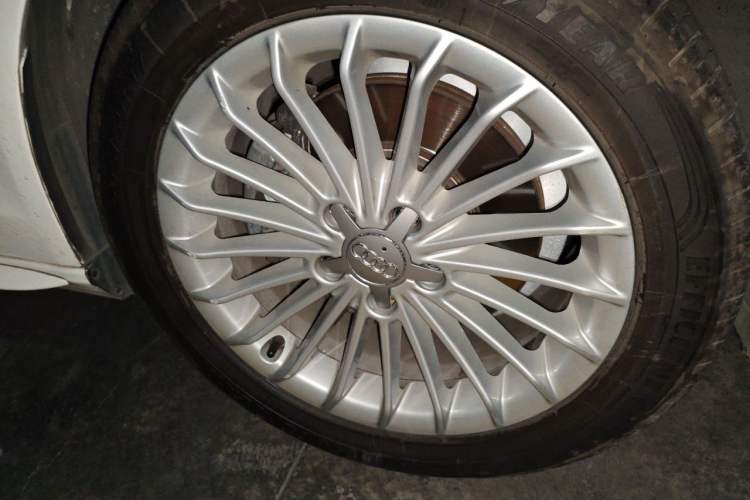 Used Audi A4L 2015 35 TFSI Automatic Comfort Model Right Front Wheel Hub