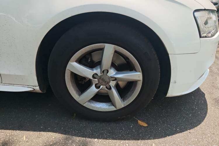 Used Audi A4L 2015 35 TFSI Automatic Standard Model Right Front Wheel Hub