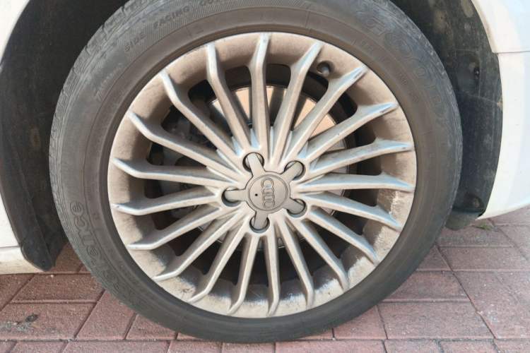 Used Audi A4L 2015 35 TFSI Automatic Comfort Model Right Front Wheel Hub