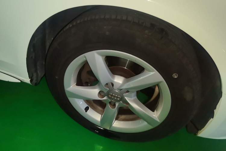 Used Audi A4L 2015 35 TFSI Automatic Standard Model Right Front Wheel Hub