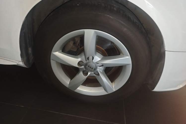 Used Audi A4L 2015 30 TFSI Automatic Comfort Model Right Front Wheel Hub