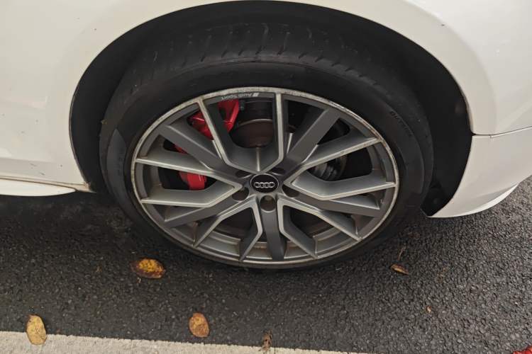 Used Audi A4L 2015 45 TFSI quattro Individual Sport Edition Right Front Wheel Hub