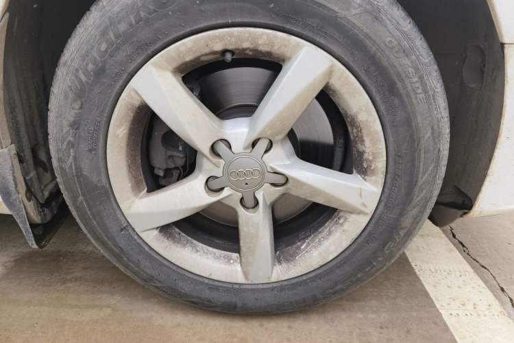 Used Audi A4L 2015 35 TFSI Automatic Standard Model Right Front Wheel Hub