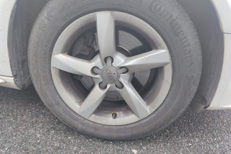 Used Audi A4L 2015 35 TFSI Automatic Standard Model Right Front Wheel Hub