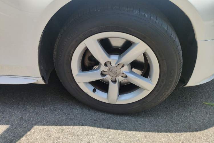 Used Audi A4L 2015 35 TFSI Automatic Standard Model Right Front Wheel Hub