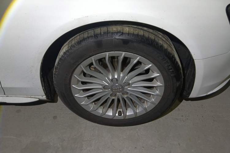 Used Audi A4L 2015 35 TFSI Automatic Comfort Model Right Front Wheel Hub