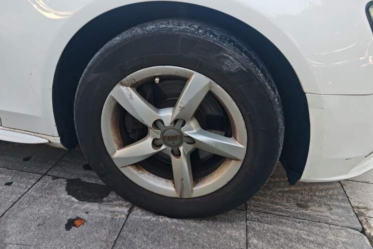 Used Audi A4L 2015 35 TFSI Automatic Standard Model Right Front Wheel Hub