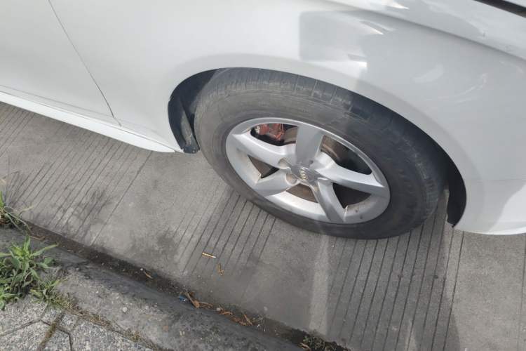 Used Audi A4L 2015 35 TFSI Automatic Standard Model Right Front Wheel Hub