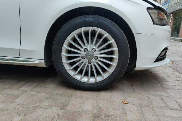 Used Audi A4L 2015 35 TFSI Automatic Standard Model Right Front Wheel Hub