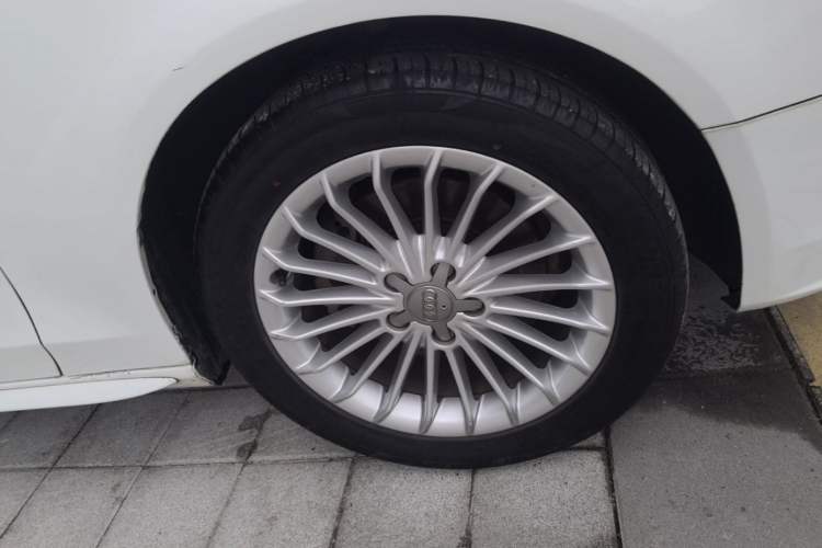 Used Audi A4L 2015 35 TFSI Automatic Comfort Model Right Front Wheel Hub