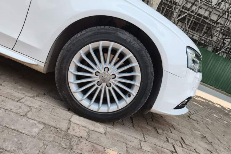 Used Audi A4L 2015 35 TFSI Automatic Comfort Model Right Front Wheel Hub