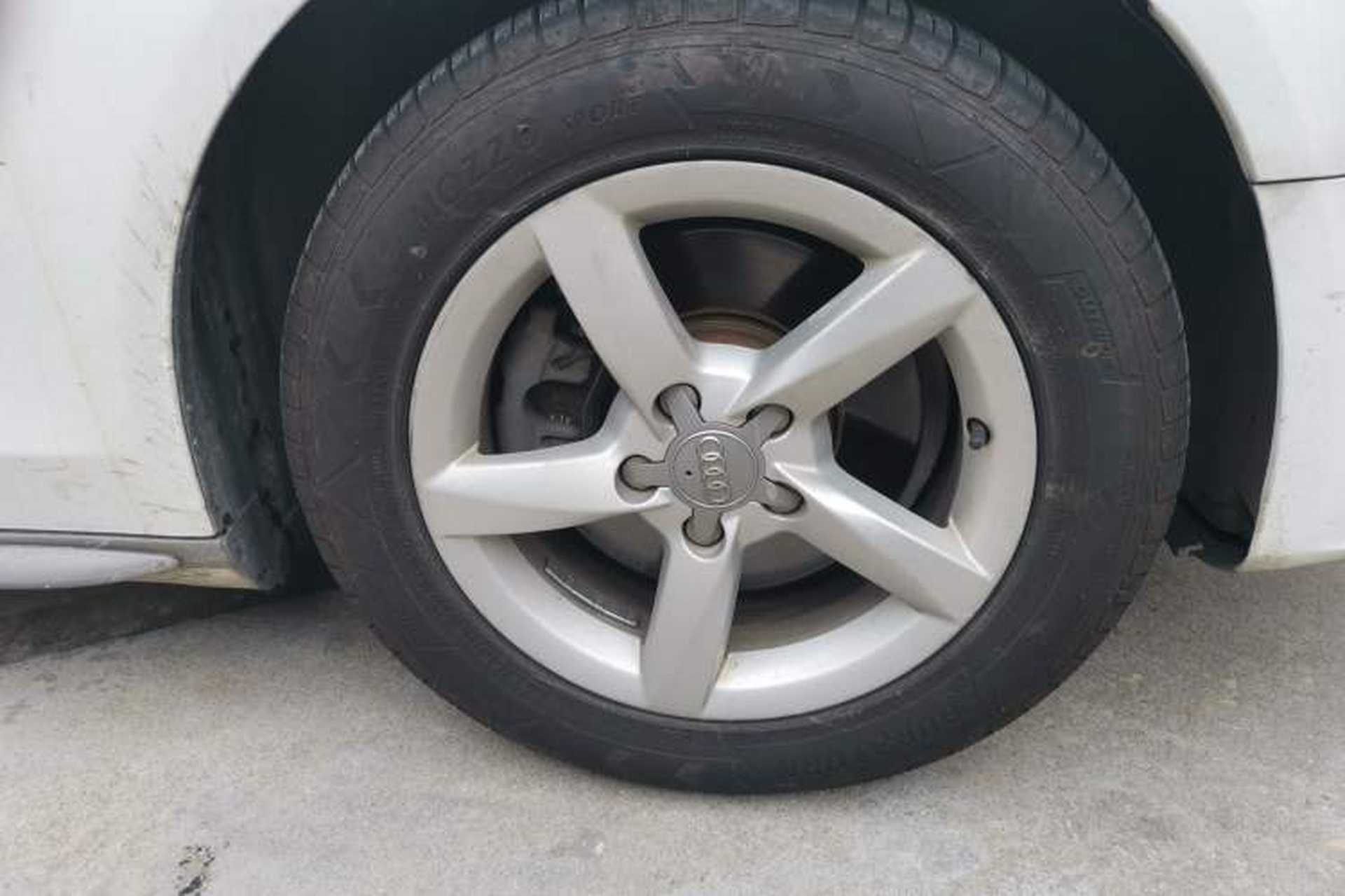 Used Audi A4L 2015 35 TFSI Automatic Standard Model Right Front Wheel Hub