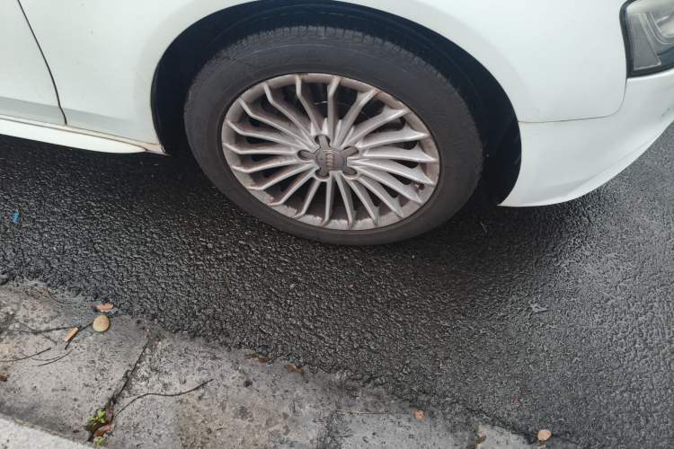 Used Audi A4L 2015 35 TFSI Automatic Comfort Model Right Front Wheel Hub