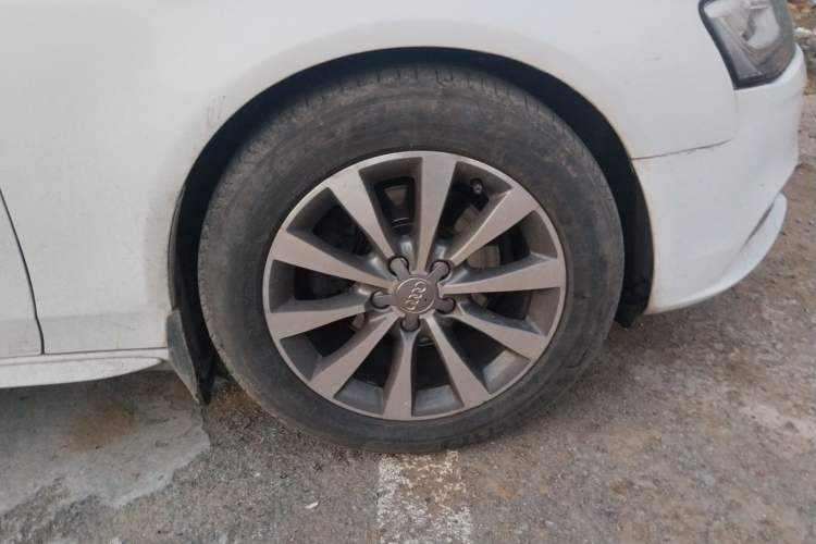 Used Audi A4L 2015 35 TFSI Automatic Standard Model Right Front Wheel Hub