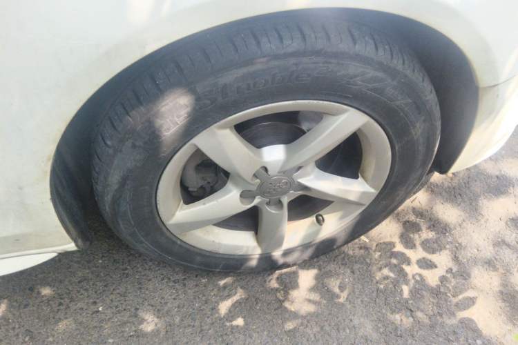 Used Audi A4L 2015 35 TFSI Automatic Standard Model Right Front Wheel Hub