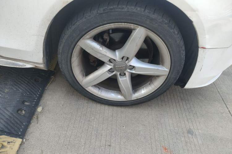 Used Audi A4L 2015 35 TFSI Automatic Standard Model Right Front Wheel Hub
