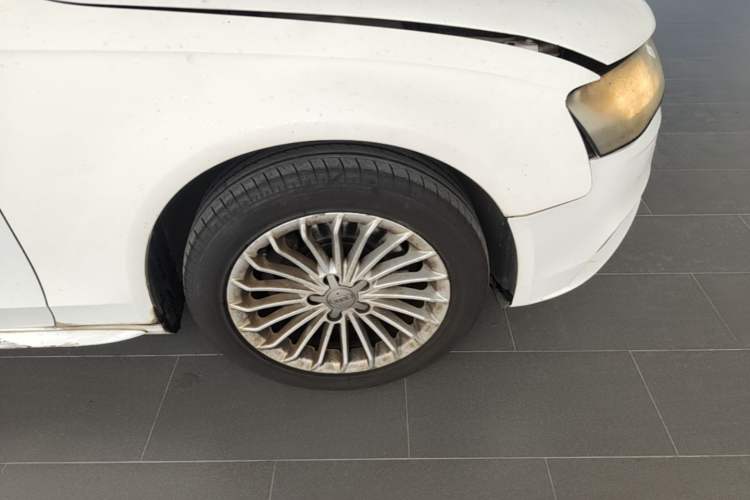 Used Audi A4L 2015 30 TFSI Automatic Comfort Model Right Front Wheel Hub