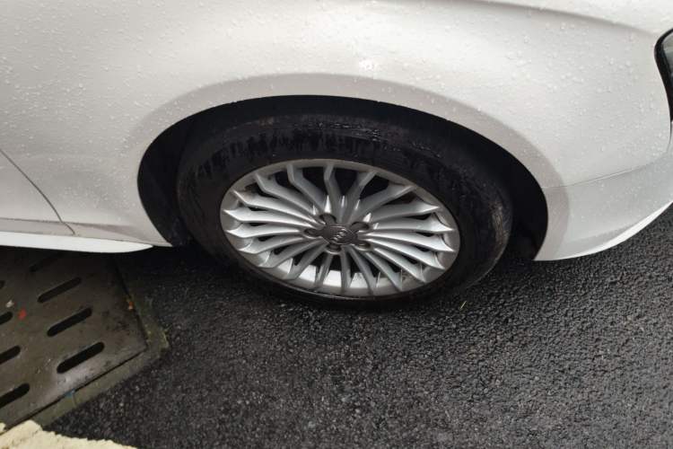 Used Audi A4L 2015 35 TFSI Automatic Luxury Edition Right Front Wheel Hub