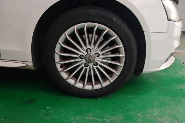 Used Audi A4L 2015 35 TFSI Automatic Comfort Model Right Front Wheel Hub