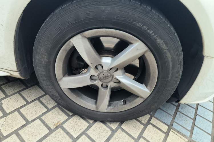 Used Audi A4L 2015 35 TFSI Automatic Standard Model Right Front Wheel Hub