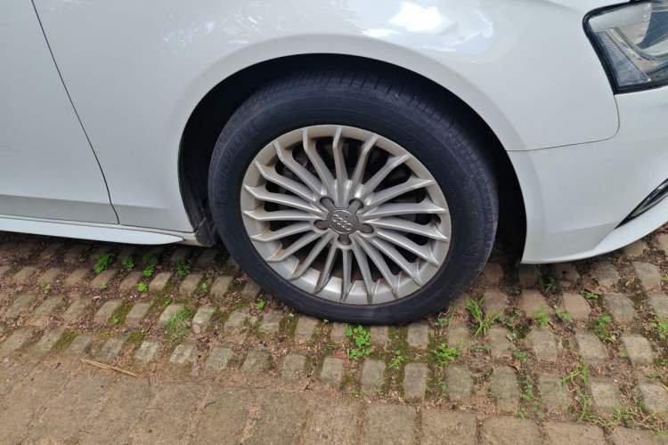 Used Audi A4L 2015 35 TFSI Automatic Technology Model Right Front Wheel Hub