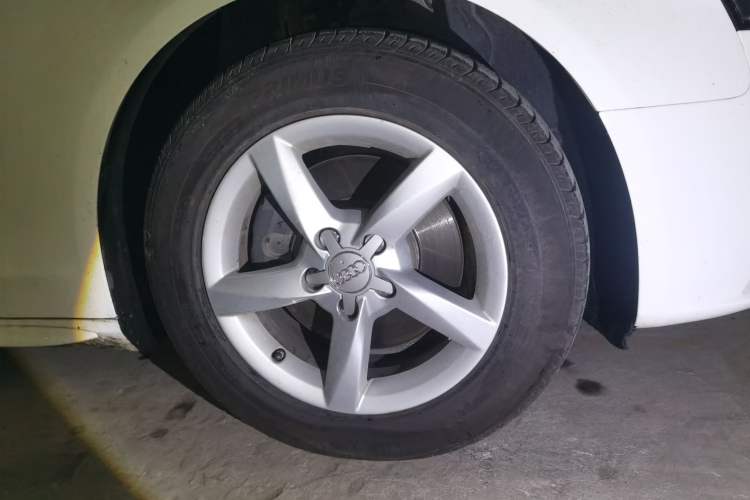 Used Audi A4L 2015 35 TFSI Automatic Standard Model Right Front Wheel Hub