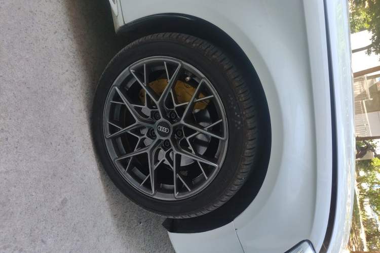 Used Audi A4L 2015 35 TFSI Automatic Standard Model Right Front Wheel Hub