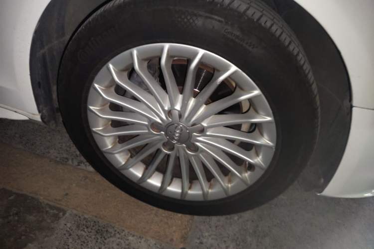 Used Audi A4L 2015 35 TFSI Automatic Comfort Model Right Front Wheel Hub