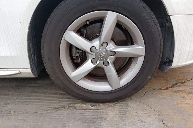 Used Audi A4L 2015 35 TFSI Automatic Standard Model Right Front Wheel Hub