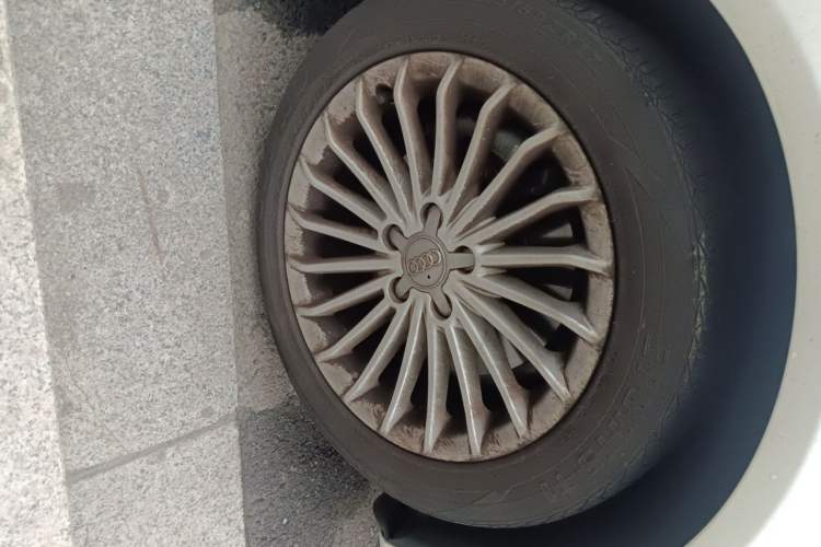 Used Audi A4L 2015 35 TFSI Automatic Comfort Model Right Front Wheel Hub