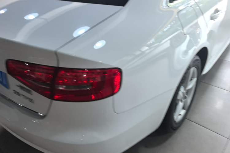 Used Audi A4L 2015 35 TFSI Automatic Standard Model Right Rear Taillight