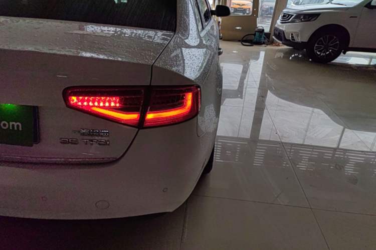Used Audi A4L 2015 35 TFSI Automatic Standard Model Right Rear Taillight
