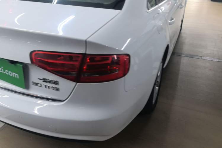 Used Audi A4L 2015 30 TFSI Automatic Comfort Model Right Rear Taillight