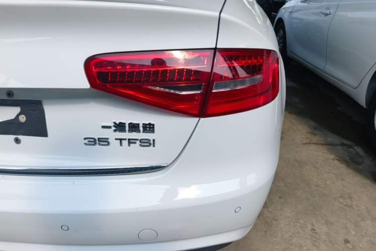 Used Audi A4L 2015 35 TFSI Automatic Standard Model Right Rear Taillight