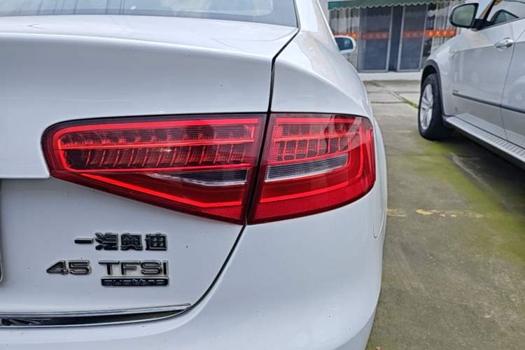 Used Audi A4L 2015 45 TFSI quattro Individual Sport Edition Right Rear Taillight