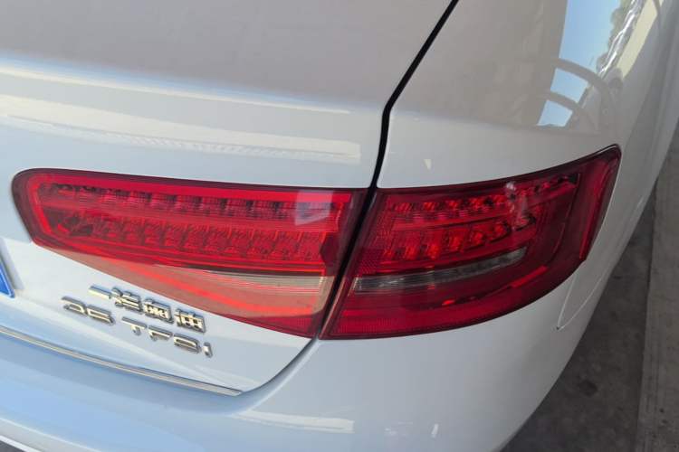 Used Audi A4L 2015 35 TFSI Automatic Standard Model Right Rear Taillight