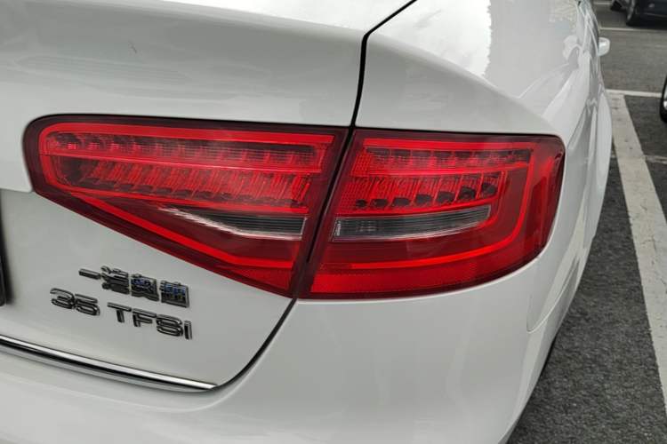 Used Audi A4L 2015 35 TFSI Automatic Comfort Model Right Rear Taillight