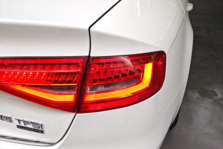 Used Audi A4L 2015 45 TFSI quattro Individual Sport Edition Right Rear Taillight