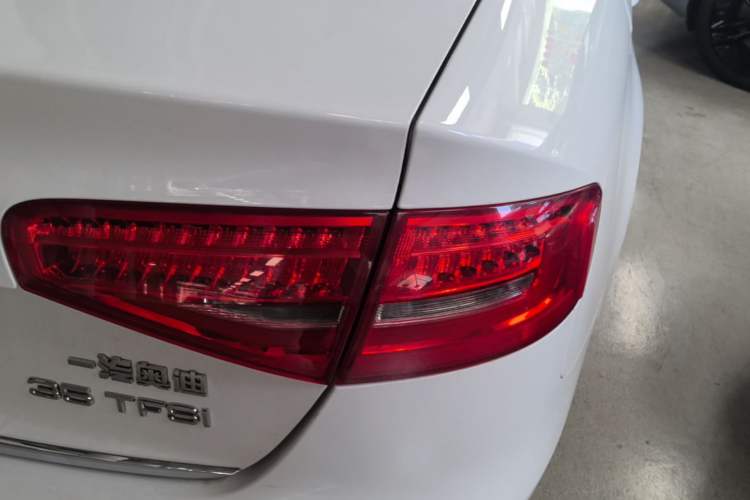 Used Audi A4L 2015 35 TFSI Automatic Comfort Model Right Rear Taillight