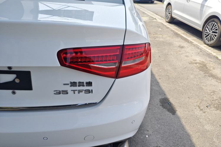 Used Audi A4L 2015 35 TFSI Automatic Standard Model Right Rear Taillight