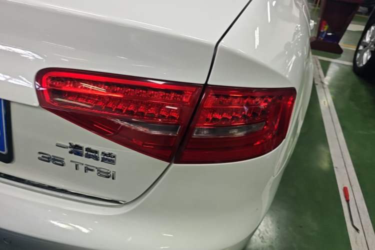 Used Audi A4L 2015 35 TFSI Automatic Comfort Model Right Rear Taillight